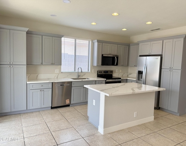 6558 W Townley Avenue - Photo Thumbnail 21