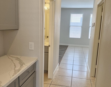 6558 W Townley Avenue - Photo Thumbnail 9