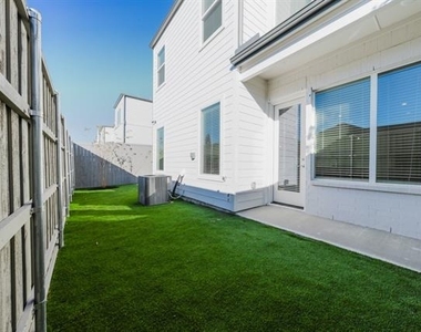 11661 Liberty Commons Court - Photo Thumbnail 34