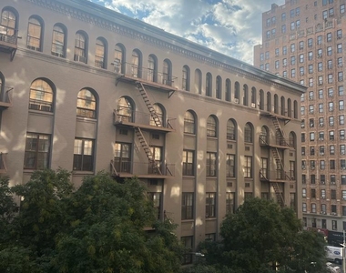 West 16th Street - Photo Thumbnail 11
