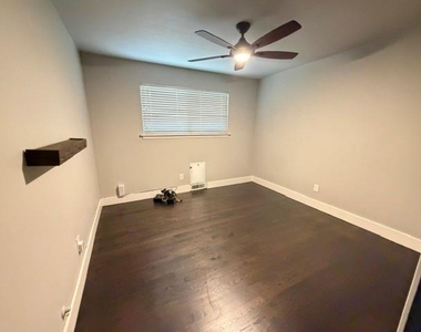 3158 Newcastle Drive - Photo Thumbnail 13