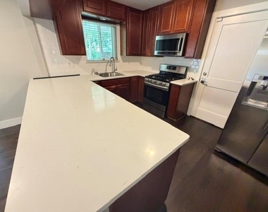 3158 Newcastle Drive - Photo Thumbnail 2