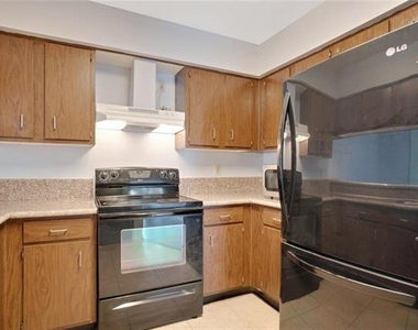 8100 Cambridge Street - Photo Thumbnail 10