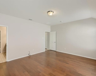1270 Lasso Drive - Photo Thumbnail 9