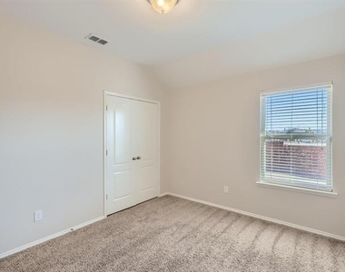1270 Lasso Drive - Photo Thumbnail 13