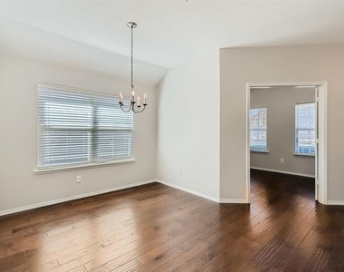 1270 Lasso Drive - Photo Thumbnail 7