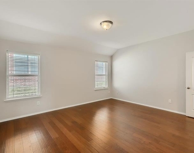 1270 Lasso Drive - Photo Thumbnail 8