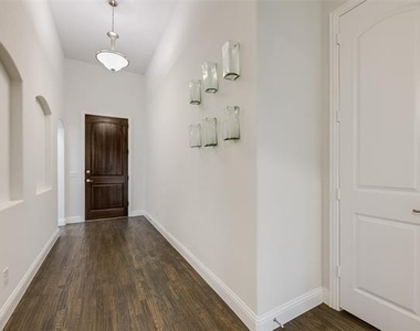 3319 Sequoia Lane - Photo Thumbnail 4
