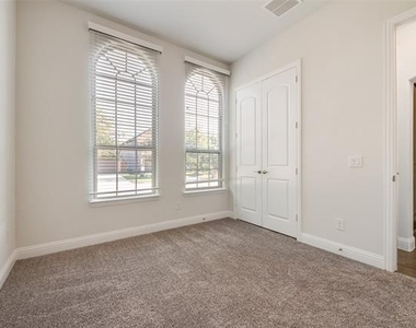 3319 Sequoia Lane - Photo Thumbnail 5