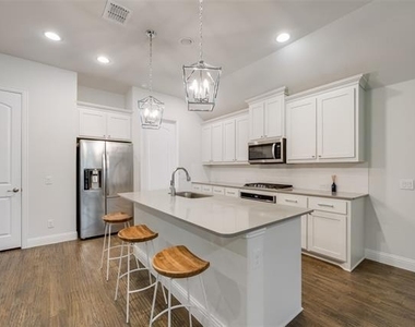 3319 Sequoia Lane - Photo Thumbnail 11