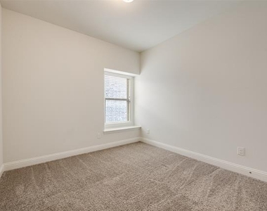 3319 Sequoia Lane - Photo Thumbnail 14