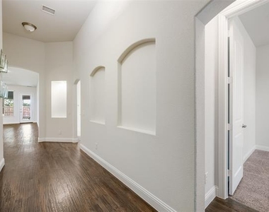 3319 Sequoia Lane - Photo Thumbnail 3