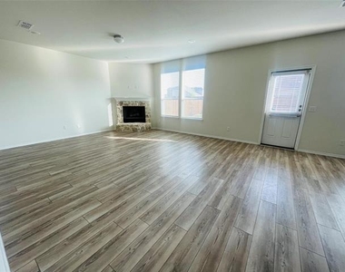 911 Cormorant Street - Photo Thumbnail 2