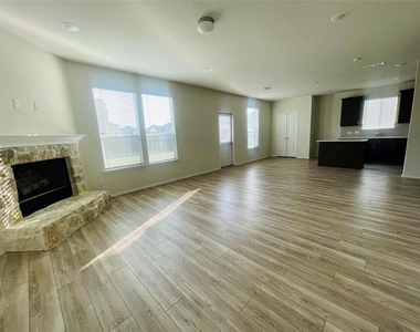 911 Cormorant Street - Photo Thumbnail 3
