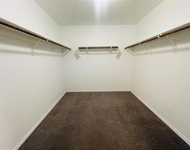 911 Cormorant Street - Photo Thumbnail 9