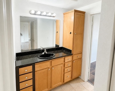 7009 E Acoma Drive - Photo Thumbnail 8