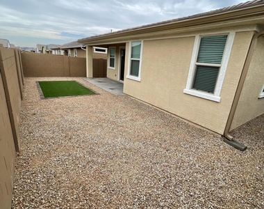 8911 W Bethany Heights Drive - Photo Thumbnail 18