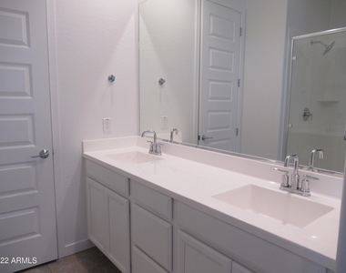 8911 W Bethany Heights Drive - Photo Thumbnail 15