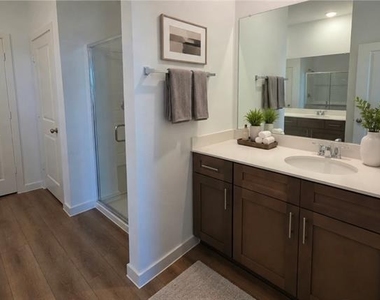 2402 Glacier Way - Photo Thumbnail 5