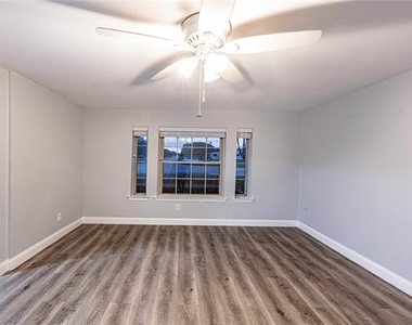 2201 Bradford Drive - Photo Thumbnail 4
