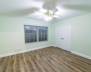 2201 Bradford Drive - Photo Thumbnail 15