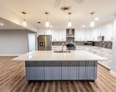 2201 Bradford Drive - Photo Thumbnail 3