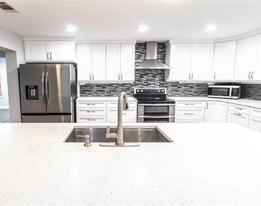 2201 Bradford Drive - Photo Thumbnail 7