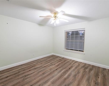 2201 Bradford Drive - Photo Thumbnail 14