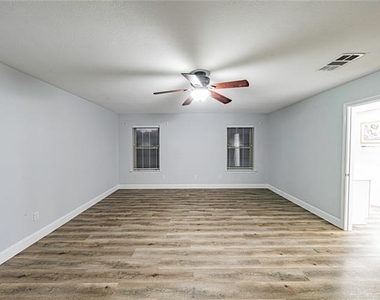2201 Bradford Drive - Photo Thumbnail 11
