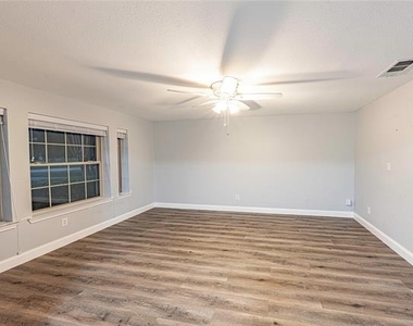 2201 Bradford Drive - Photo Thumbnail 8