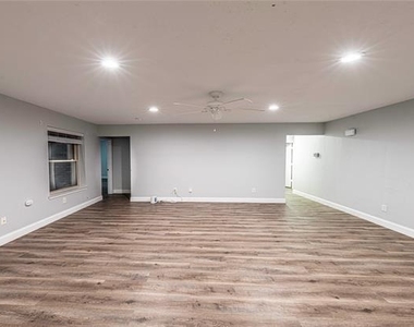 2201 Bradford Drive - Photo Thumbnail 9