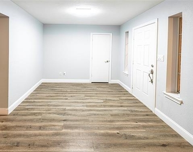 2201 Bradford Drive - Photo Thumbnail 5