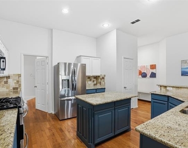 5605 Southern Hills Drive - Photo Thumbnail 9