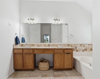 5605 Southern Hills Drive - Photo Thumbnail 14
