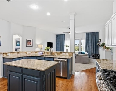 5605 Southern Hills Drive - Photo Thumbnail 10