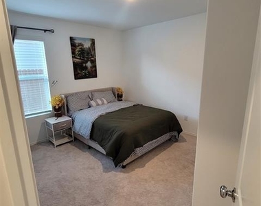 7816 Ruellia Road - Photo Thumbnail 15