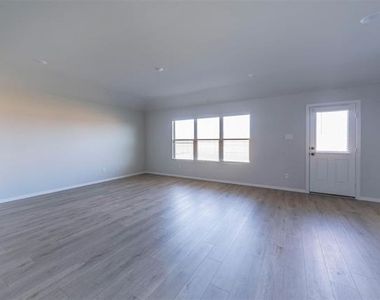 516 Ridgewood Drive - Photo Thumbnail 1