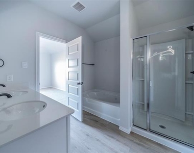 516 Ridgewood Drive - Photo Thumbnail 12