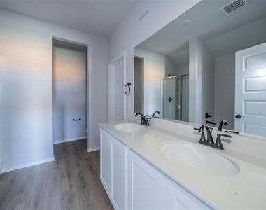 516 Ridgewood Drive - Photo Thumbnail 11