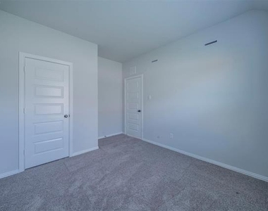 516 Ridgewood Drive - Photo Thumbnail 17