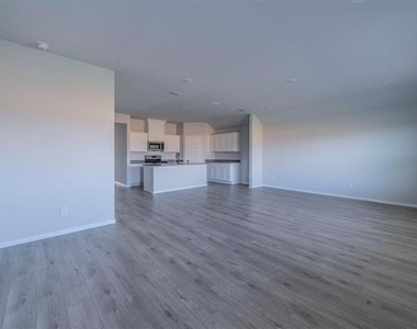 516 Ridgewood Drive - Photo Thumbnail 4