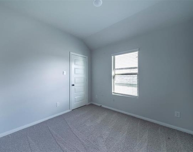 516 Ridgewood Drive - Photo Thumbnail 18