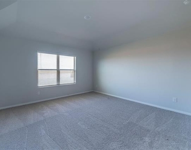 516 Ridgewood Drive - Photo Thumbnail 9