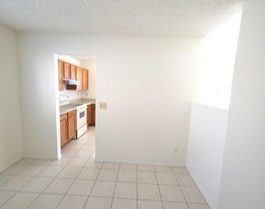 3034 E Villa Maria Drive - Photo Thumbnail 7