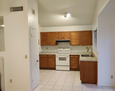 3034 E Villa Maria Drive - Photo Thumbnail 5