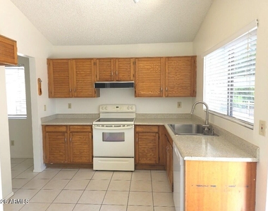 3034 E Villa Maria Drive - Photo Thumbnail 6