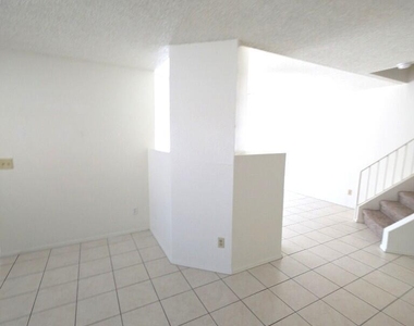 3034 E Villa Maria Drive - Photo Thumbnail 8