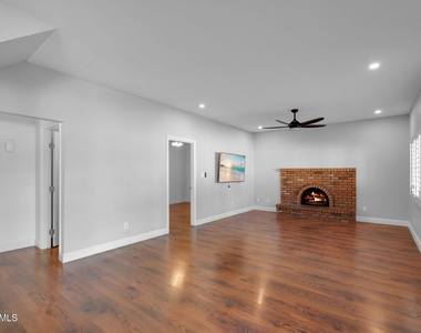 2542 W Nopal Avenue - Photo Thumbnail 12