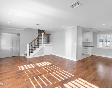 2542 W Nopal Avenue - Photo Thumbnail 7