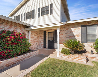 2542 W Nopal Avenue - Photo Thumbnail 5